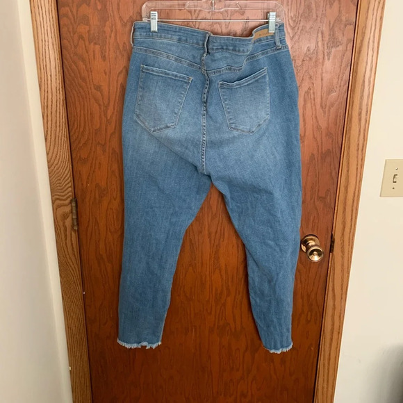 Ms.Cello Distressed Jeans - Picture 6 of 6